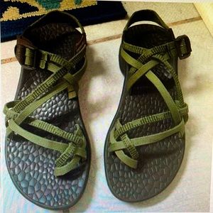 Chacos Women’s Size 10 (Green and Brown)